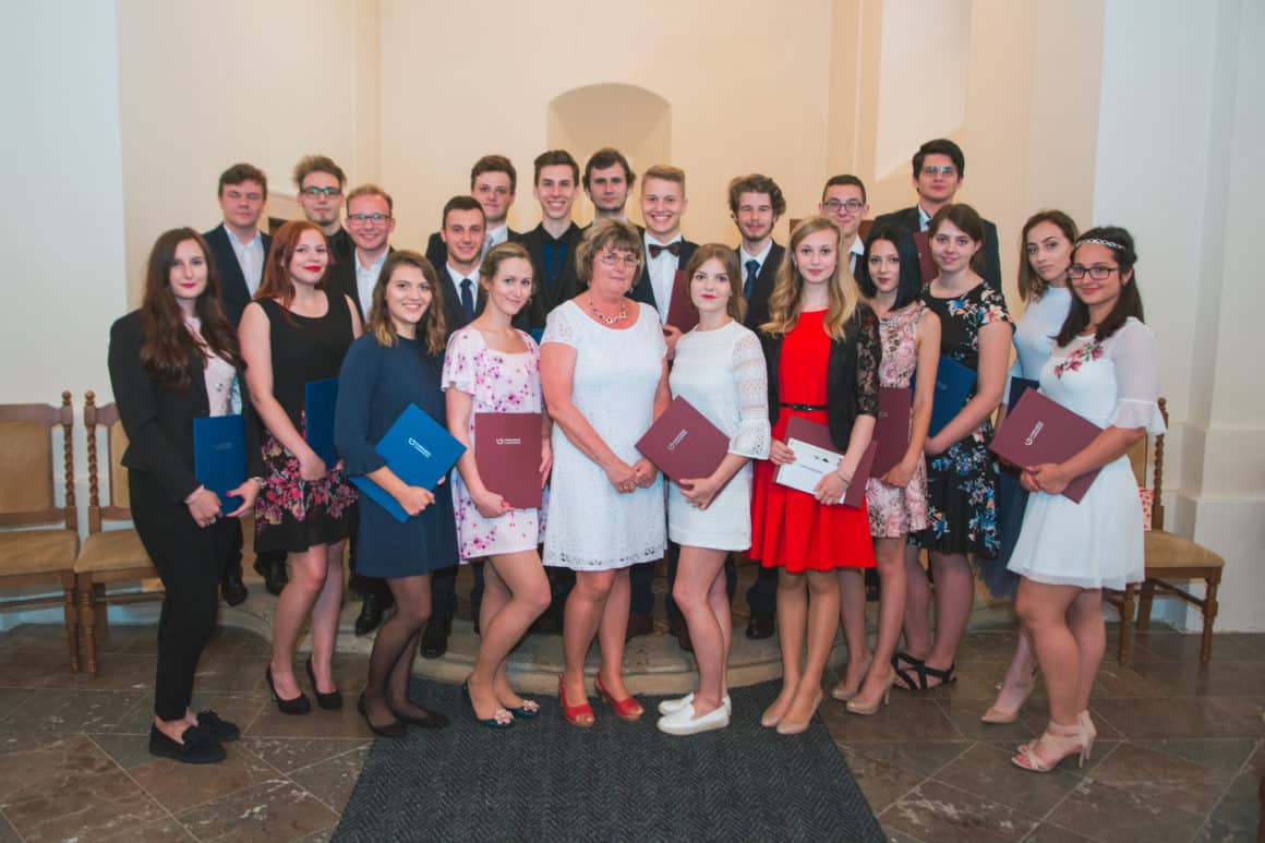 Předávání maturitních vysvědčení 4. B