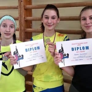 Závody ve šplhu na tyči