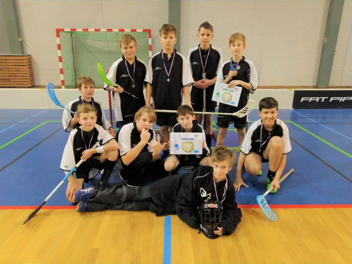 Druhé místo mladších žáků ve florbale 1 Druhé místo mladších žáků ve florbale