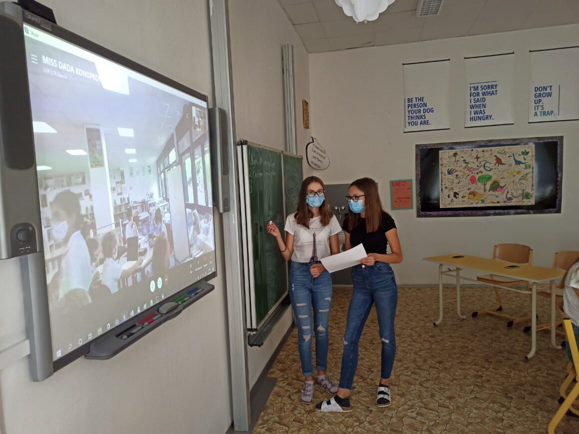 Naši kvartáni si dnes volali s dětmi z Barcelony