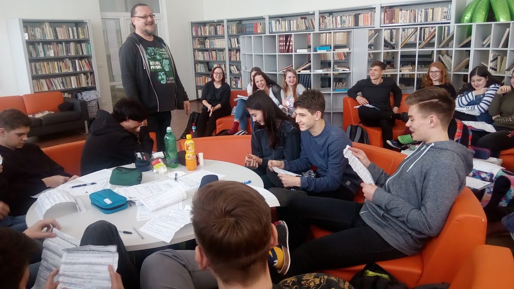 Tvůrčí psaní - workshop s Jiřím Walkerem Procházkou Gymnázium Kadaň umí nejen tvůrčí psaní