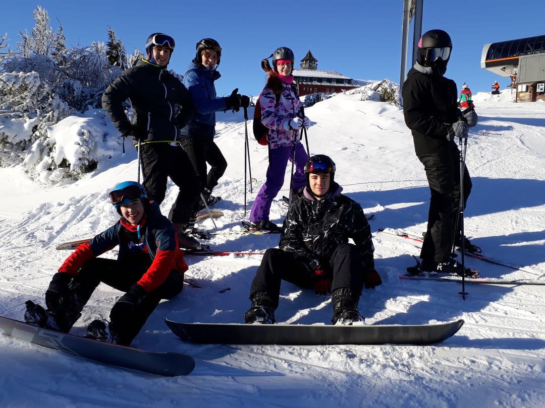 Lyžařský kurz Boží Dar 2022 02 Znáte ten pocit, když jede kadaňský gympl na lyžák?