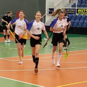 Mladší žákyně získaly bronzové medaile v krajském kole ve florbalu