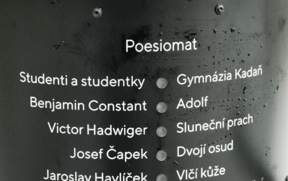 Poeziomat v Kadani byl slavnostně uveden do provozu