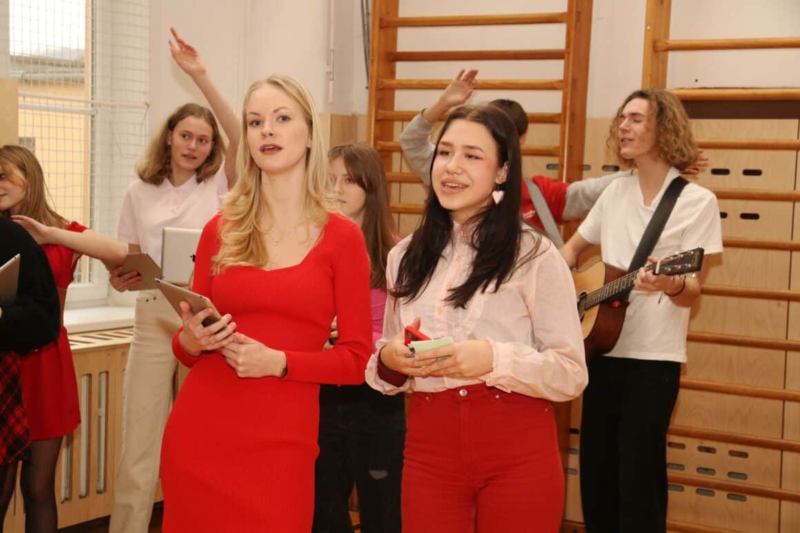 Valentin-o-gram-2 VALENTIN-O-GRAM roznášel po škole lásku