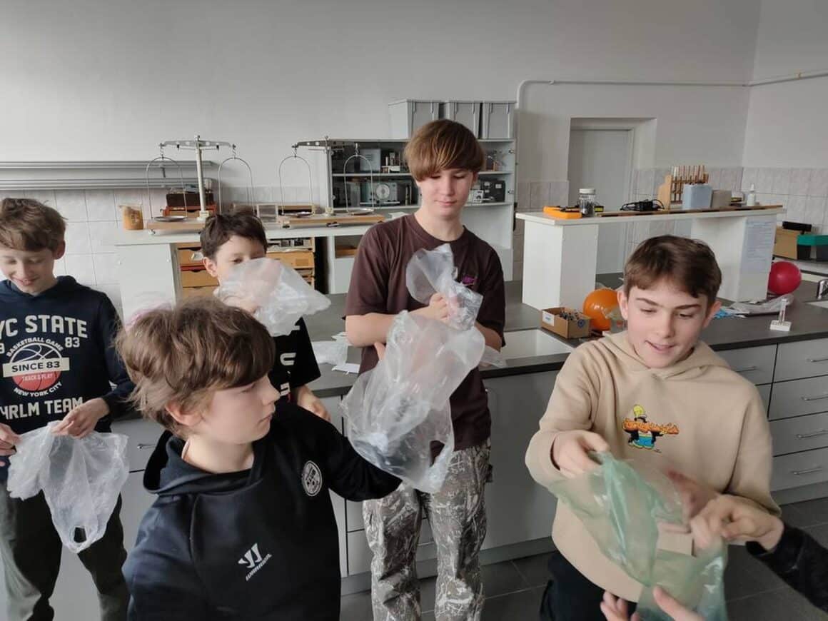 fyzika_v_prime_08 Dobrodružství s elektrony v primě