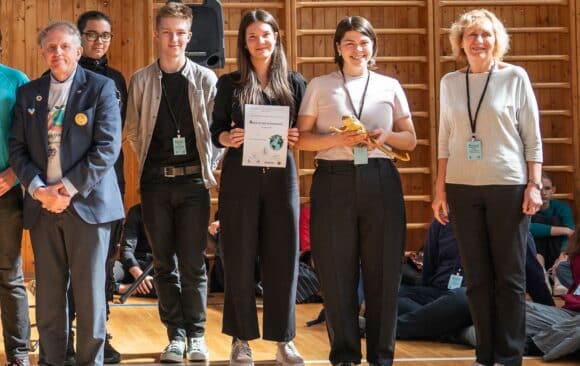 badatelska_konference_2024_1 Čolku, vrať se / Newt, come back