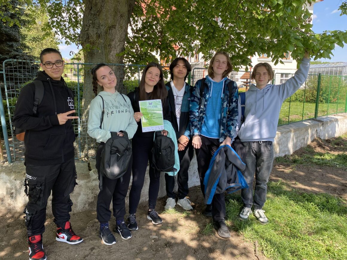 ypef_2024_01 Naši studenti byli úspěšní v soutěži YPEF, kde se utkali s žáky ze tří krajů a byli druzí