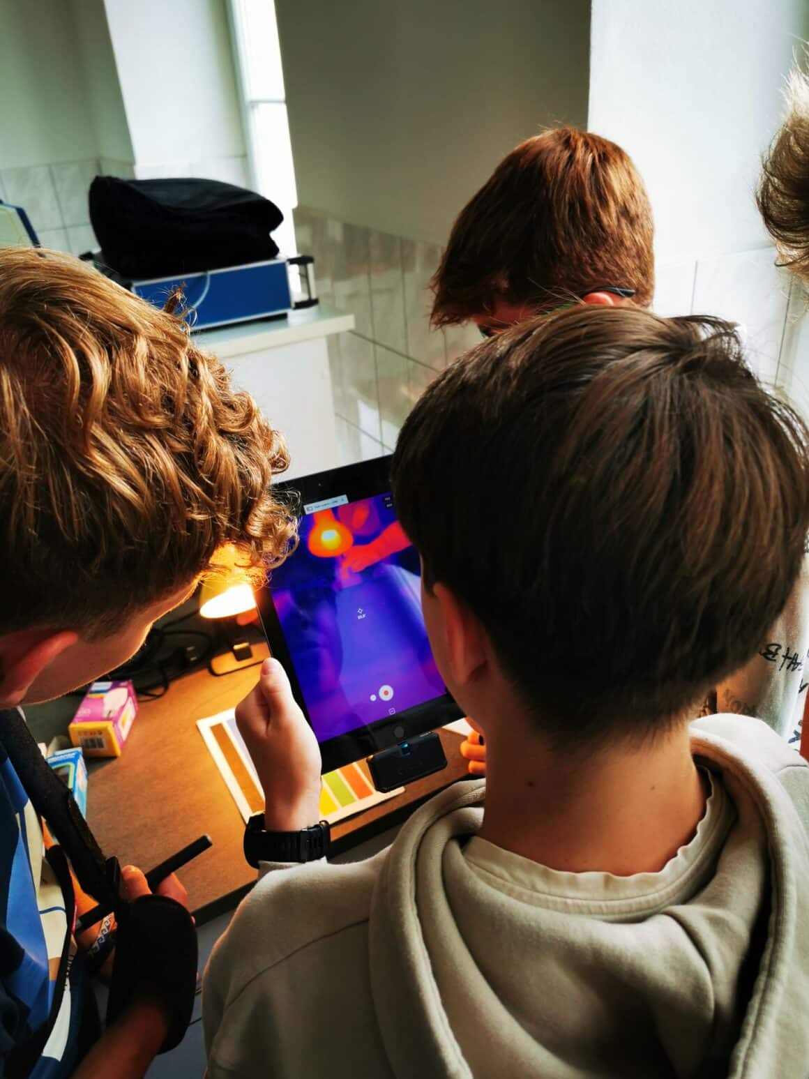 Co má společného nekonečno, mrazivý dusík nebo kosmologie? No přece náš projektový den!