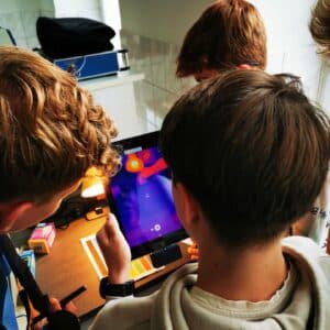 Co má společného nekonečno, mrazivý dusík nebo kosmologie? No přece náš projektový den!