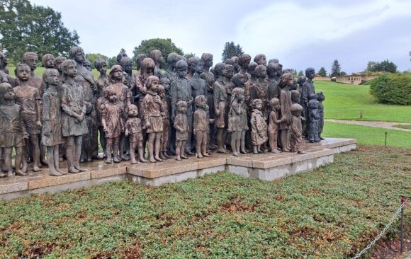 pamatnik_heydrichiady_a_lidice_01 Dějepisná exkurze do Lidic a Národního památníku hrdinů Heydrichiády