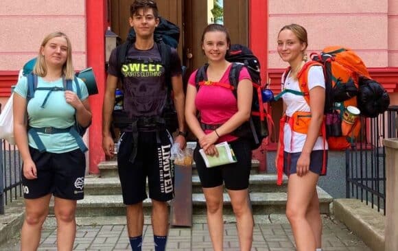 Lucka a Viky s kamarády vyrazily na zlatou expedici DofE