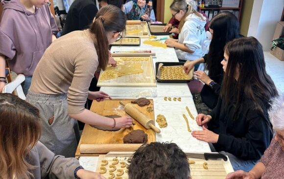 Prváci se seniory v Kadani si vyměnovali zkušenosti