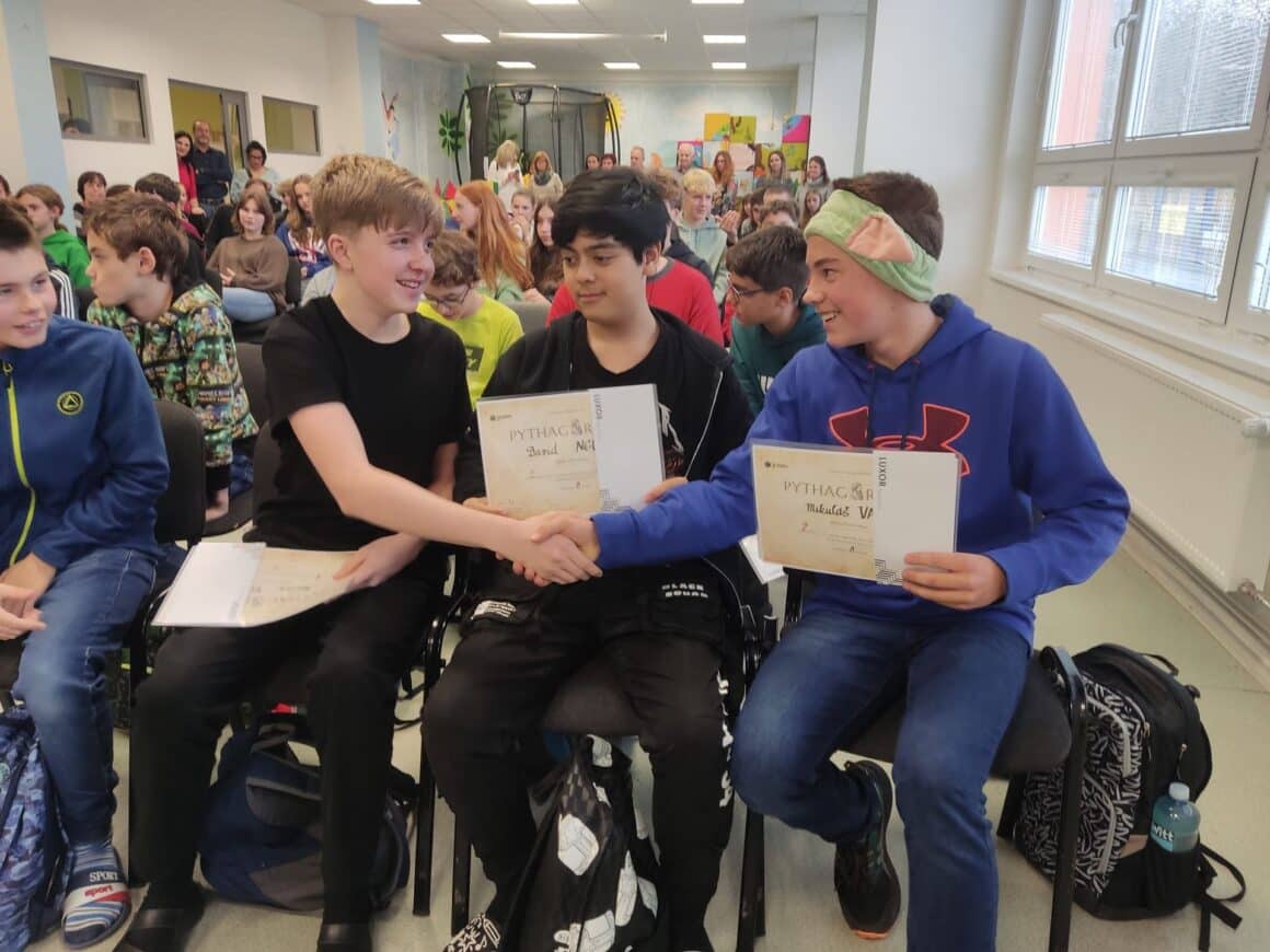 Pythagoriáda + šachy = matematika