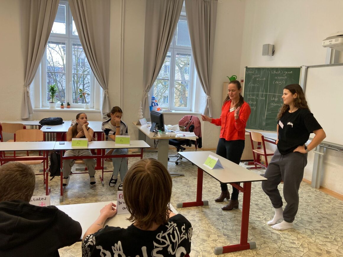 kvarta_debata_podzim_2024_03 Kvartáni Gymnázia Kadaň: Debatování v angličtině na téma, které nás všechny pálí