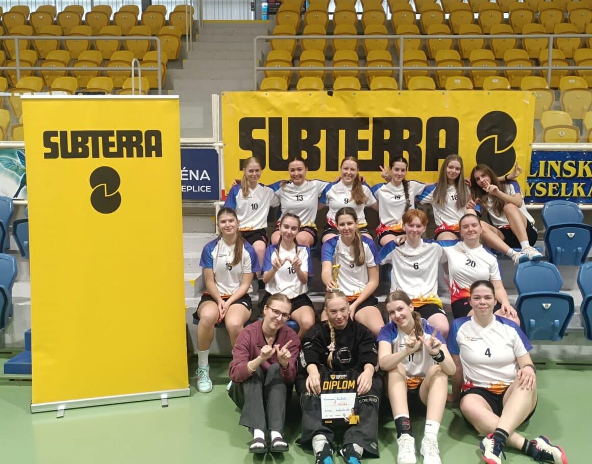 Zlaté florbalistky postupují do národního kola