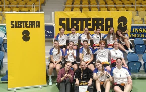 Zlaté florbalistky postupují do národního kola