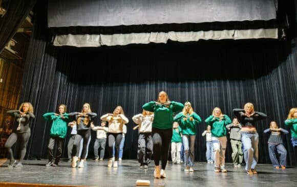 Britská návštěva plná divadla