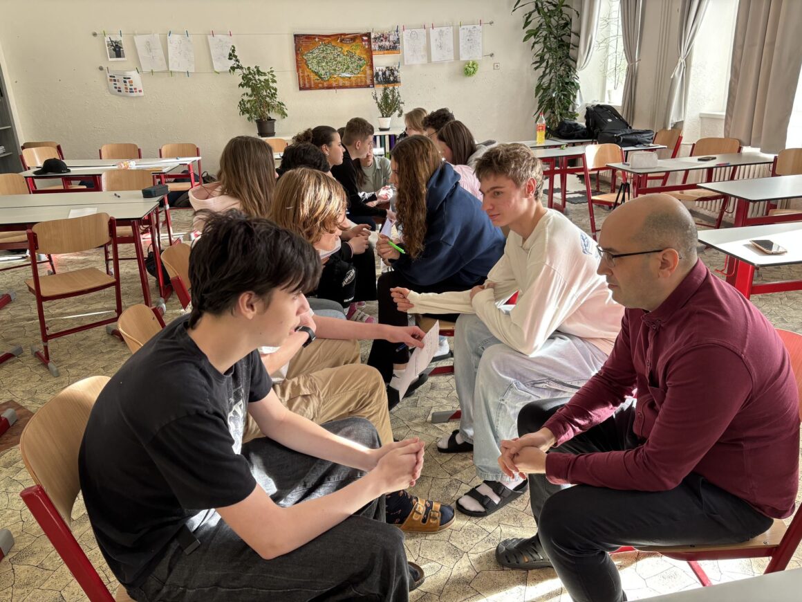 Kvartáni Gymnázia Kadaň: Debatování v angličtině na téma, které nás všechny pálí podruhé