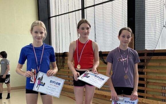 Zlatý a bronzová ve šplhu