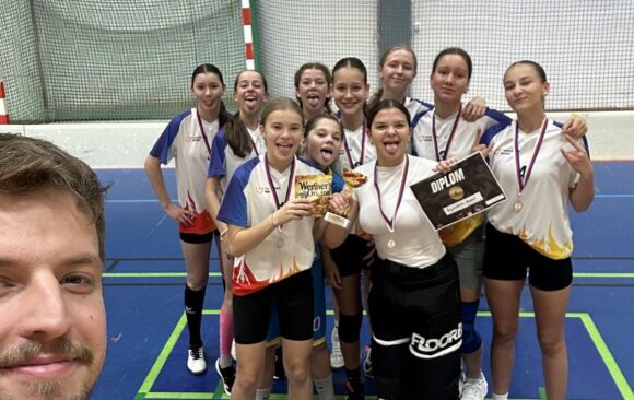 Stříbrné florbalistky