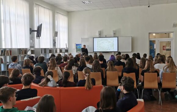 Siedlung – Výhledy: Holýšov a historie jednoho neobyčejného sídliště – přednáška historika Martina Veselého