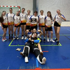 Skvělý florbalový týden: Děvčata slaví okresní stříbro, chlapci vezou bronz