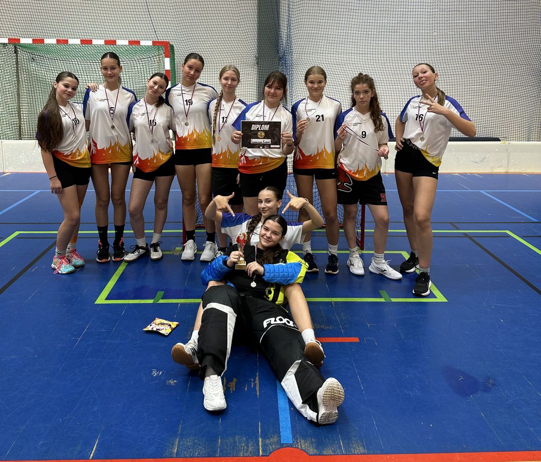 florbal_ng_kadan_2026_08 Skvělý florbalový týden: Děvčata slaví okresní stříbro, chlapci vezou bronz