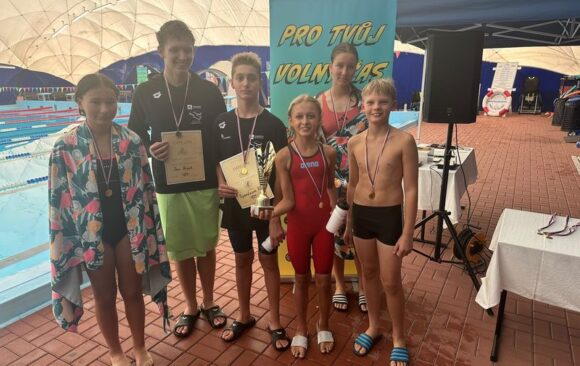 plavecke_zavody_2026_03 Nižší gymnázium na plaveckých závodech